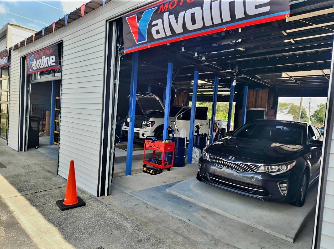 2 Oil Service Bays inside Indianapolis automotive commercial property